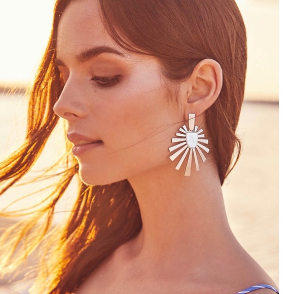 Kendra Scott Jewelry - 🆕Kendra Scott Cambria Earrings in Rhodium